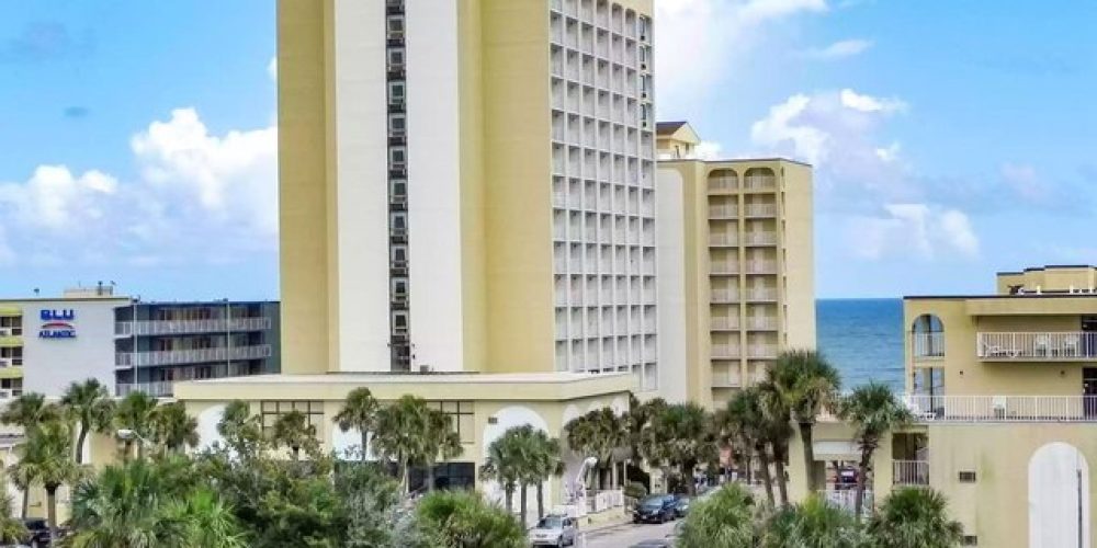 Roomy and Dazzling 5-Bedroom Beachfront Condominium with Uninterrupted Sights in the Shoreline